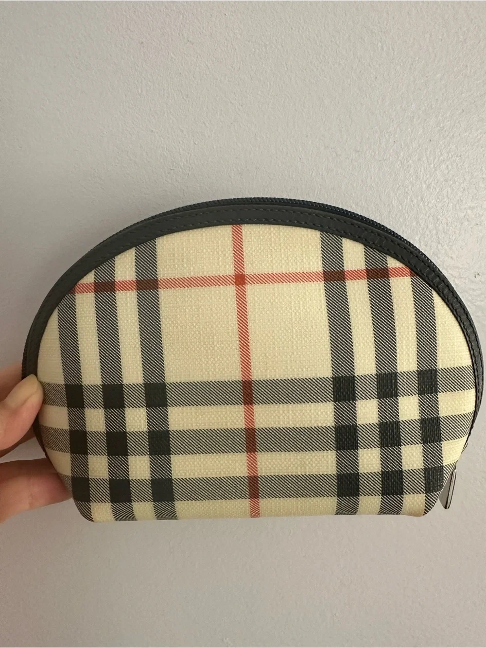 Burberry Classic Plaid Cosmetic Pouch in Cream and Black
